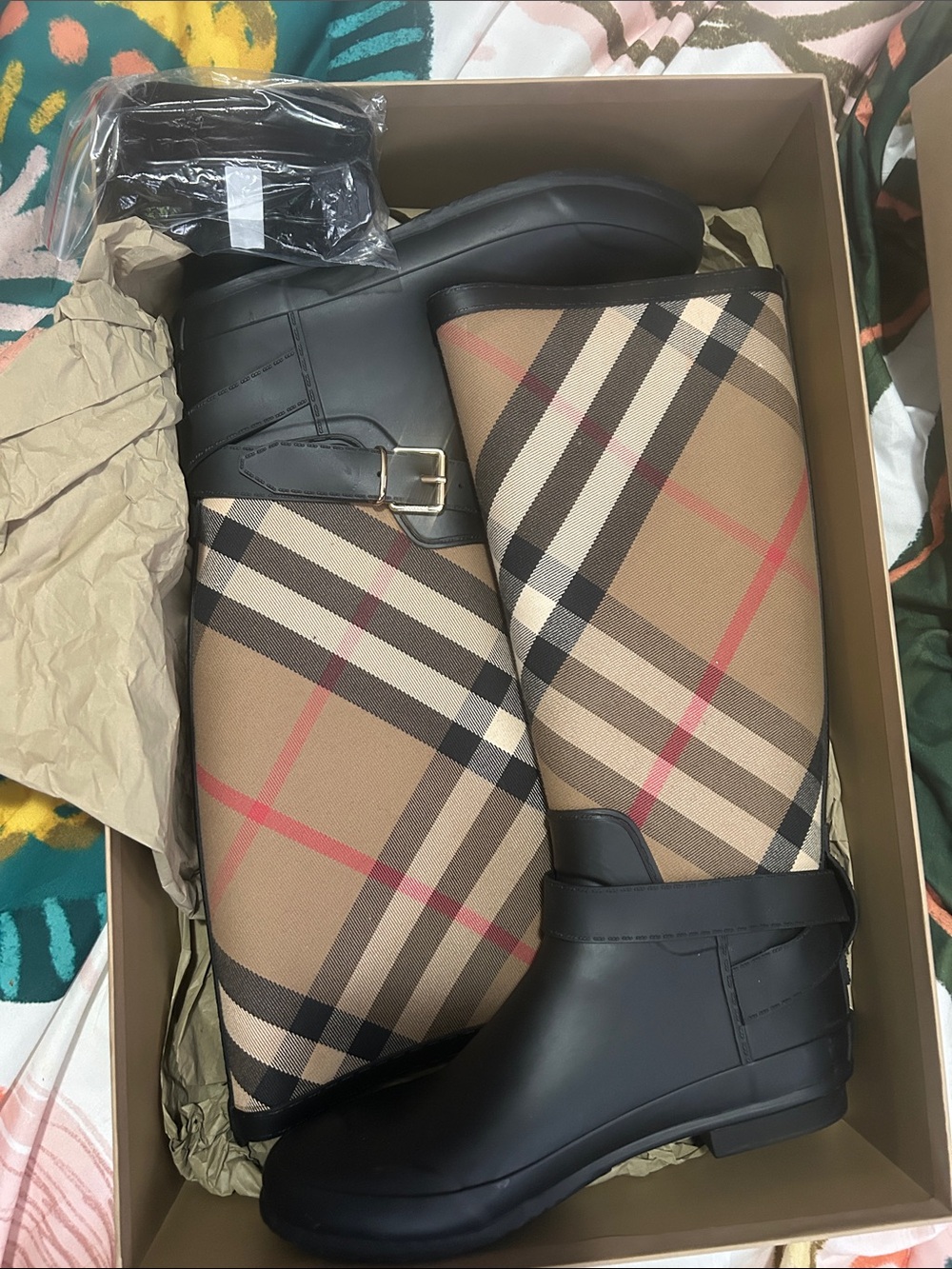 Burberry Black Rubber & Beige Vintage Check Women’s Rain Boots - Picture 3 of 5
